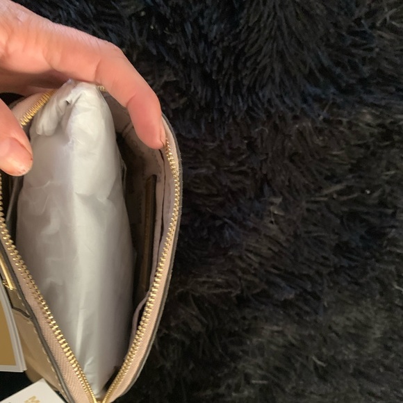 Gold MK Makeup bag - Picture 4 of 4